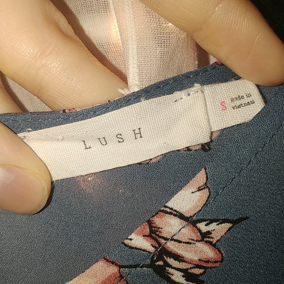 ✨RUFFLE FLORAL TOP✨ - Picture 5 of 7